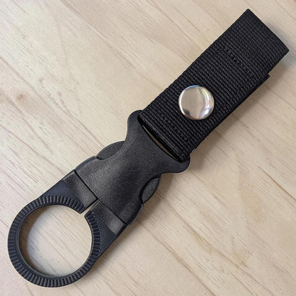 EDC Flaschenhalter schwarz aus Kunststoff und Nylon für unterwegs 