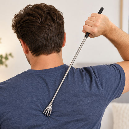 Der Teleskop Rückenkratzer in Benutzung EDC Gadget was jeder Mann haben sollte