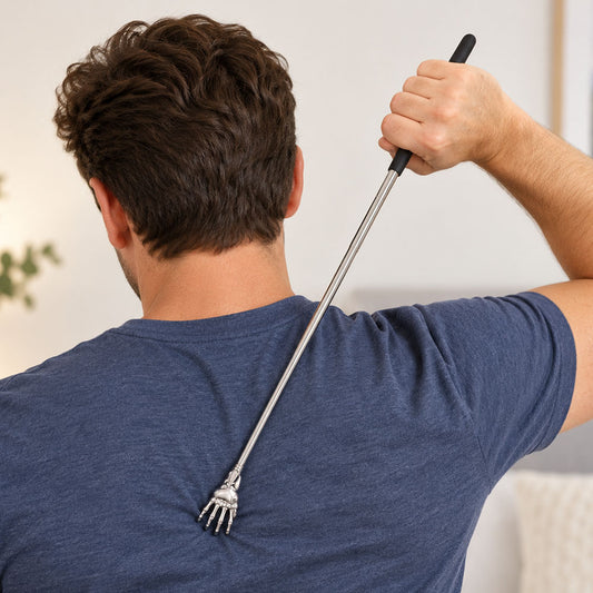 Der Teleskop Rückenkratzer in Benutzung EDC Gadget was jeder Mann haben sollte